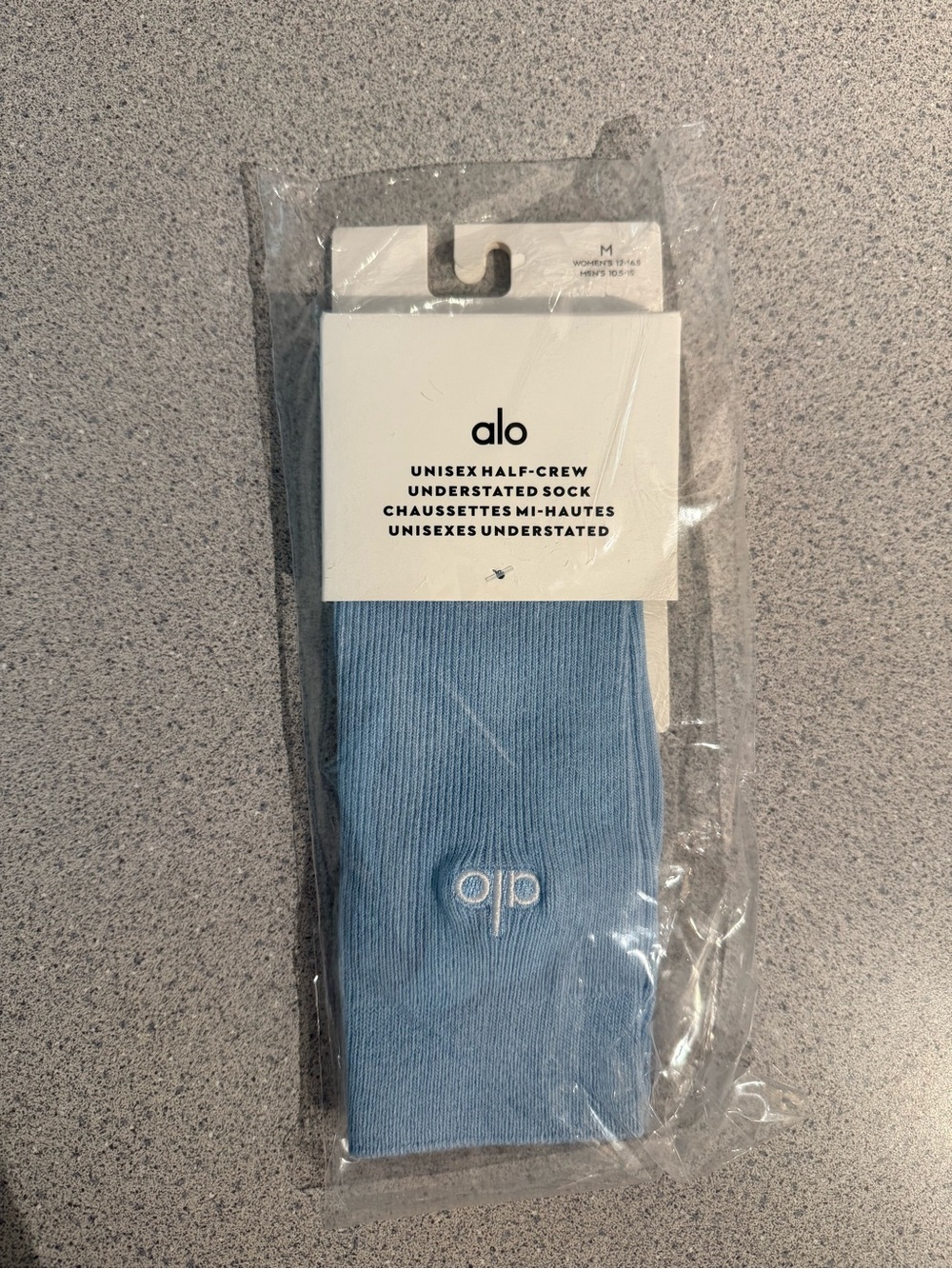 ALO Yoga Unisex Half-Crew understated Socks - Light Blue
